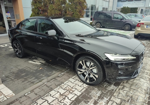 Volvo S60 cena 223700 przebieg: 10, rok produkcji 2023 z Marki małe 154